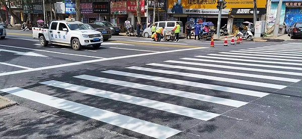 影响热熔道路标线涂料市场价格差异的核心因素解析