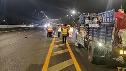 夜间行车助手，热熔标线涂料反光性能优越