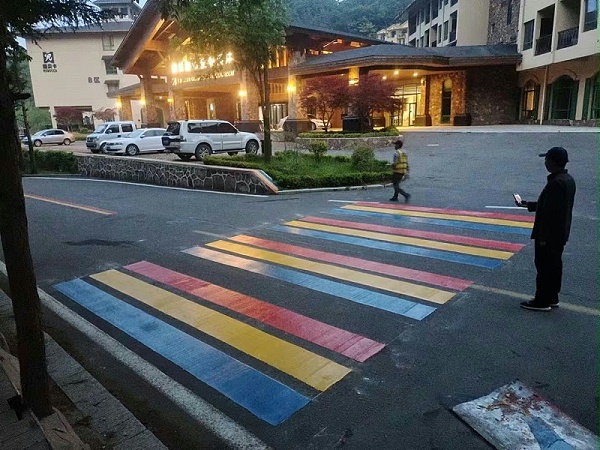 透视热熔标线涂料价格差异：原材料与配方成本成关键因素