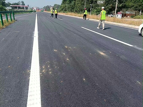 透视热熔标线涂料价格差异：原材料与配方成本成关键因素