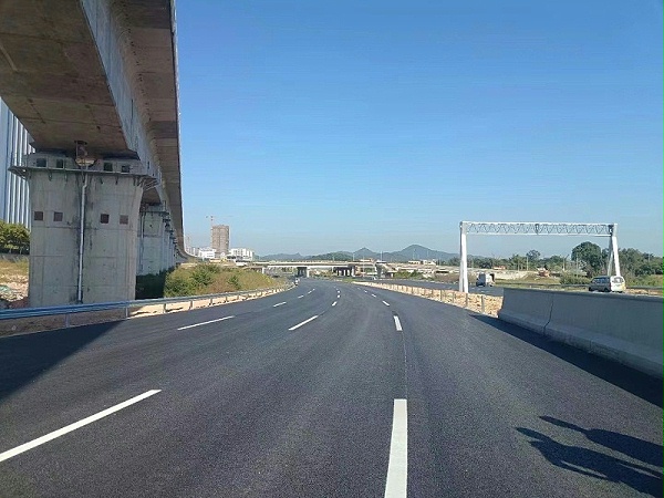 新沥青路面施工,热熔标线附着力,热熔标线涂料