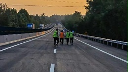 防滑标线涂料在雨雪天气下的应用优势
