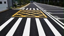 厚度决定寿命：热熔标线对道路通车的深层影响