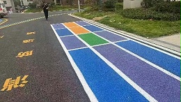 城市道路升级：路面改色涂料在翻新工程中的创新应用