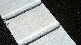 热熔标线涂料施工出现不白或者发黄的问题及解决方法