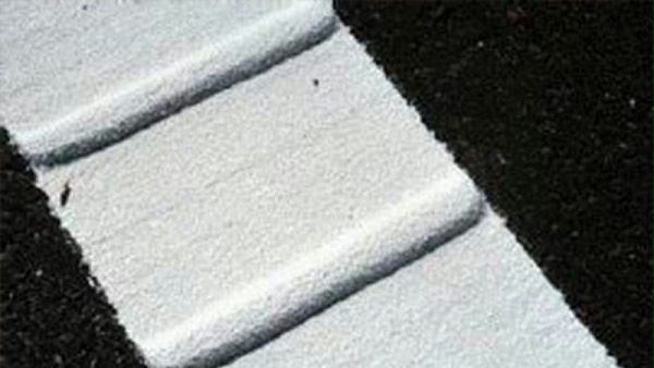 热熔标线涂料施工出现不白或者发黄的问题及解决方法