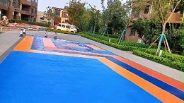 彩色防滑路面标准施工工艺：从清洁路面到撒布颗粒的完整流程