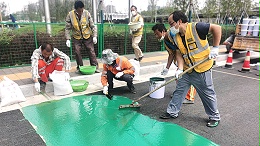 道路划线公司教你如何解决彩色透水路面起灰的问题
