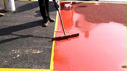 小区公园升级优选：彩色防滑路面涂料应用指南