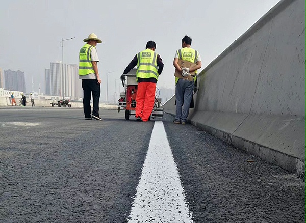 三艾斯双组份标线涂料在郑州市四环线的高效应用