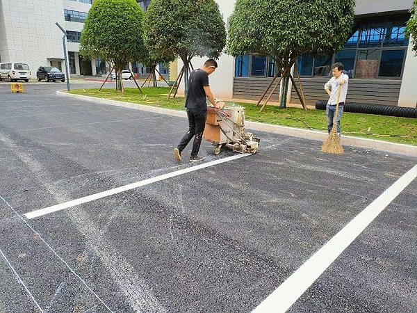 热熔标线“不抗污”，夏季施工的头号难题怎么破