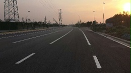 厂家直供：热熔道路标线涂料的研发创新与定制服务