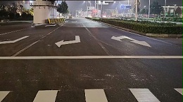 为什么高速路标线晚上会发光？秘密全在玻璃珠里