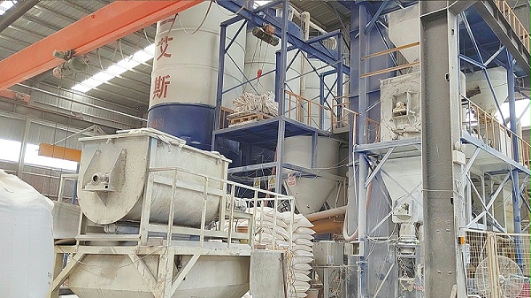 路面标线涂料-防撞墩上涂刷黄黑反光漆的作用