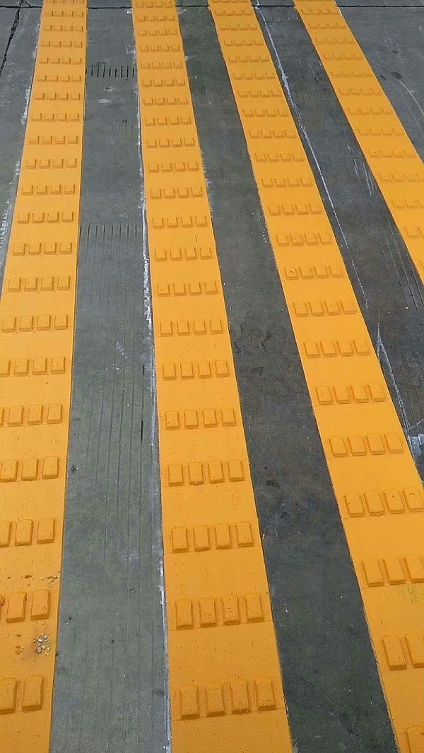 热熔标线涂料哪家好？河南三艾斯的优势全面解析