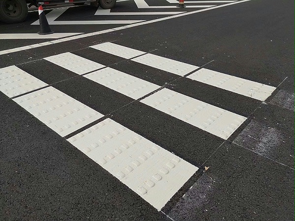 河南三艾斯：热熔标线涂料行业标杆如何树立？