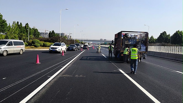 热熔标线涂料熔温高,热熔标线涂料,三艾斯热熔标线涂料厂家