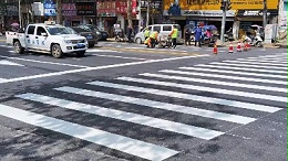 道路标线涂料施工中的安全防护措施