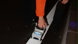 高附着力成行业新标准，双组份标线涂料确保标线稳定不易脱落