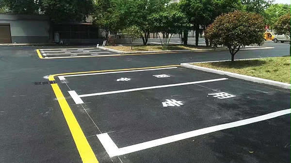 紧急施工显担当：三艾斯热熔标线涂料助力小学家长会顺利举行